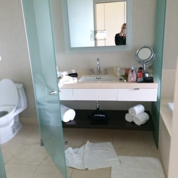 Hotel Arista - Bathroom - Hotels Near Me - Naperville, Illinois