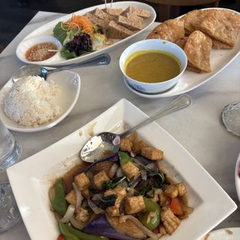 Dara Thai - Fried Tofu, Roti With Yellow Curry, tofu Eggplant - Thai Near Me - Belmont, California