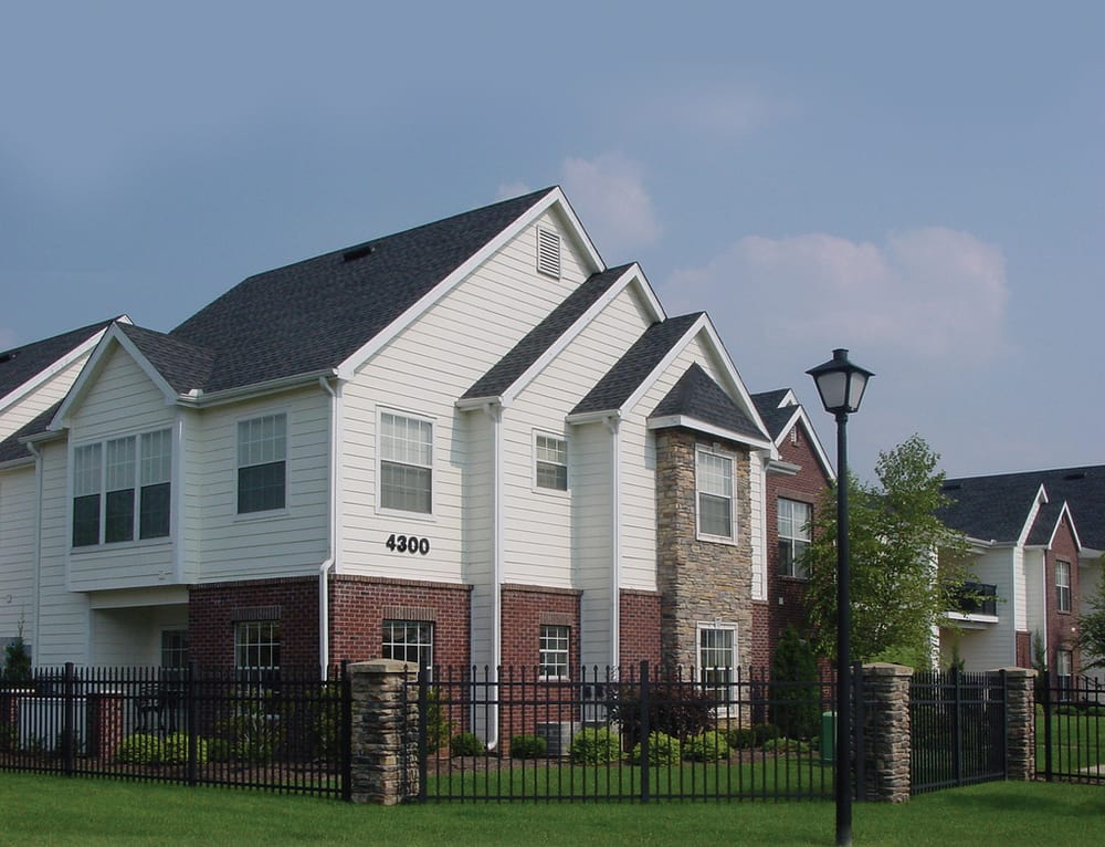 CROWNE LAKE APARTMENTS Updated September 2024 1310 Oakcrest Dr