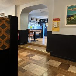Jim Edwards Restaurant - Hallway