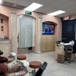 Q Nails & Spa - Clean & lots of room