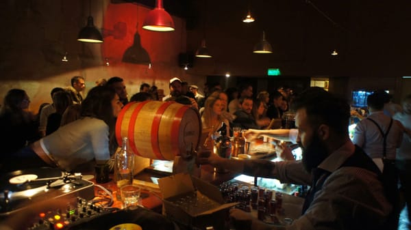 Bar 878 by null