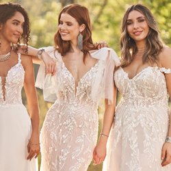 Elizabeth Jacobs Bride - Brides in boho wedding gowns bride in plus size wedding gown with cap sleeves
