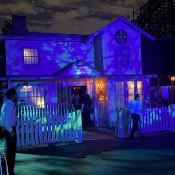 Knott's Scary Farm - New maze: Mary: The Haunting of Worth Home - Amusement Parks Near Me - Buena Park, California Knott's Scary Farm - New maze: Mary: The Haunting of Worth Home - Amusement Parks Near Me - Buena Park, California