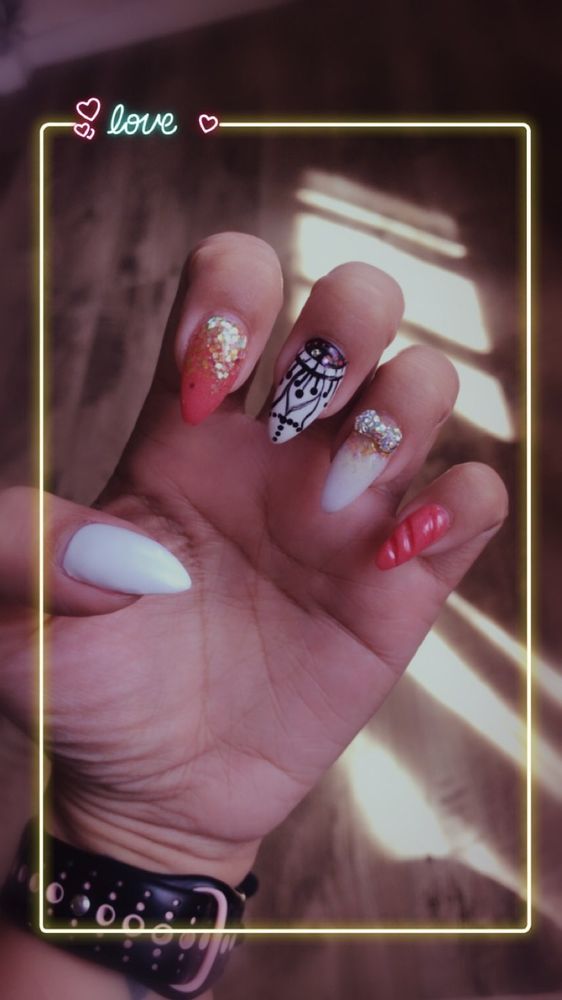 Ann’s Nails & Spa Logo