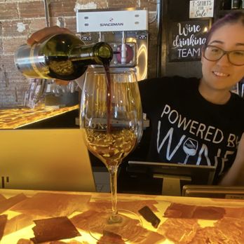 Landon Winery - Pour me up - Wine Tasting Room Near Me - Grapevine, Texas