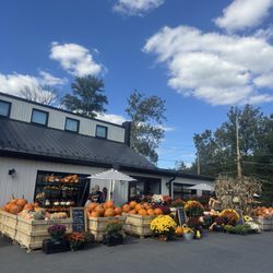 Frecon Farms - Entrance to the market