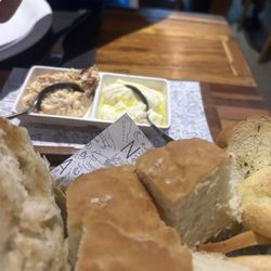 NAU - Covert delicious bread with pate