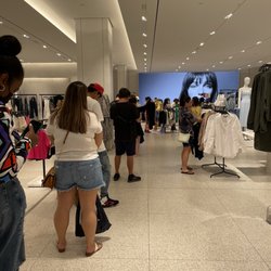Zara - After waiting 20mins to checkout. DO NOT GO! DO IT ONLINE!!