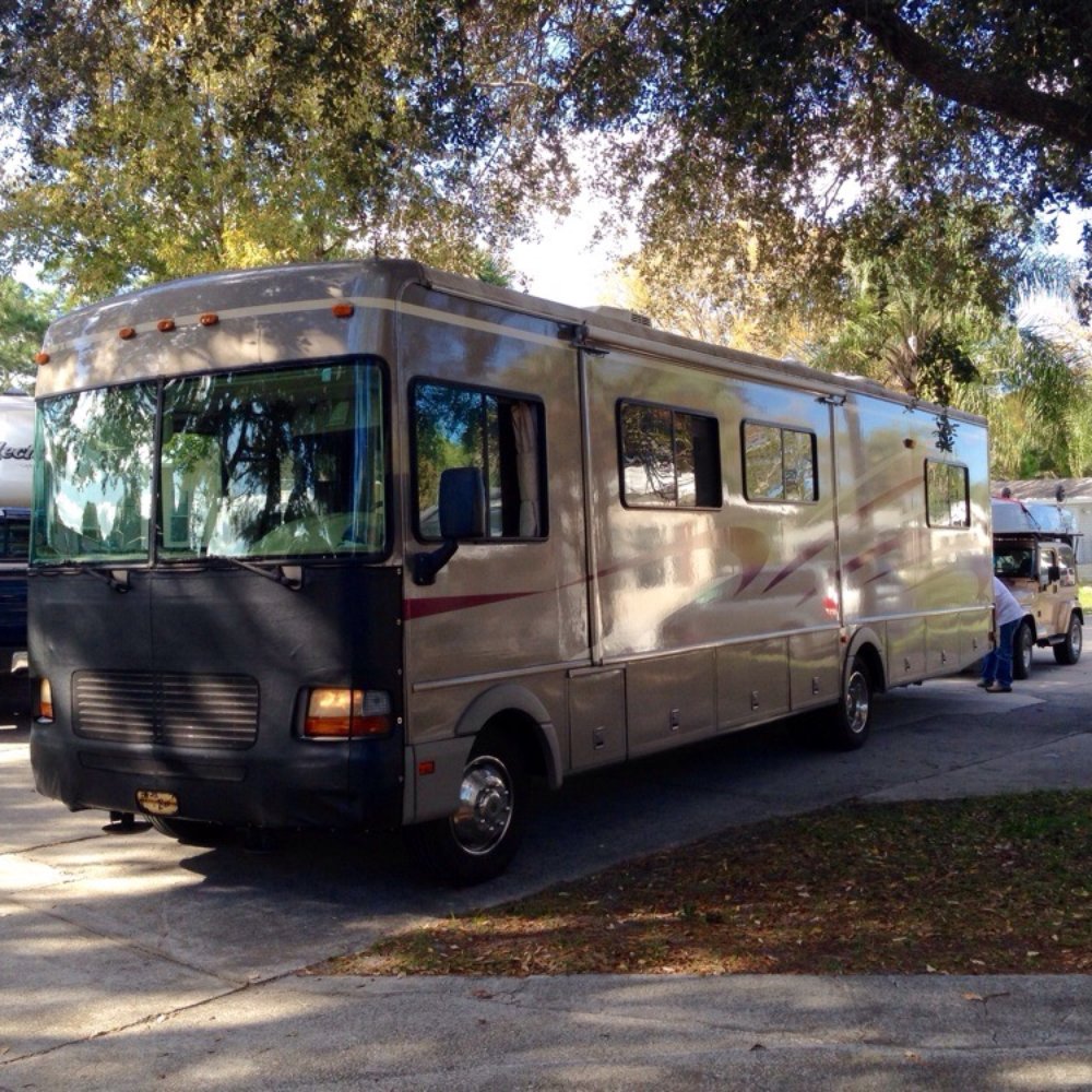 Encore Sunshine Travel - New neighbors pulling in - RV Parks Near Me - Vero Beach, Florida Encore Sunshine Travel - New neighbors pulling in - RV Parks Near Me - Vero Beach, Florida