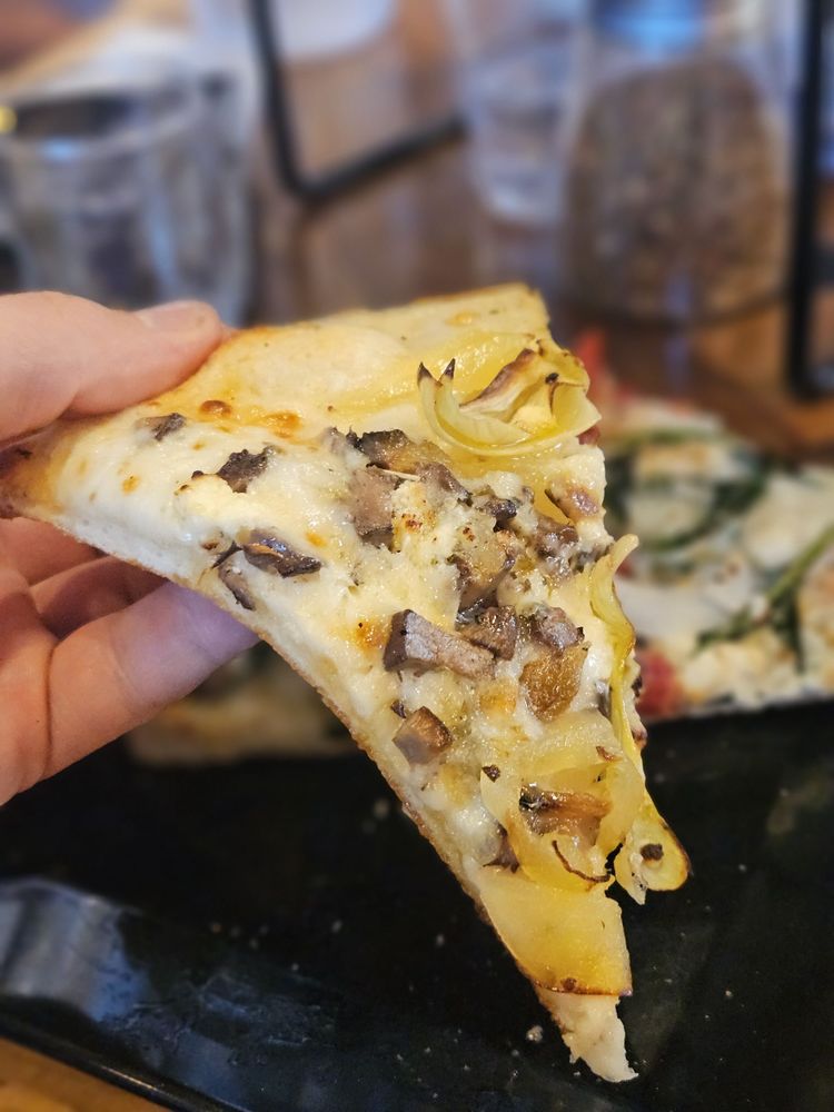 Walter's303 Pizzeria - Flying Horse Logo