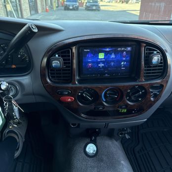 HD Car Stereo - Radio - Car Stereo Installation Near Me - Hawthorne, California