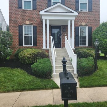 AT General Contracting Services - Shrub and tree trimming, bed cleanup, edging and mulching - Landscaping Near Me