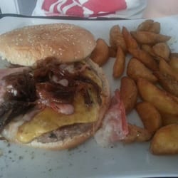 Magma Sitges - Hamburguesa de bacon y cebolla caramelizada