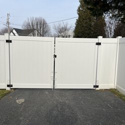 Madison Fence - New Vinyl Gate