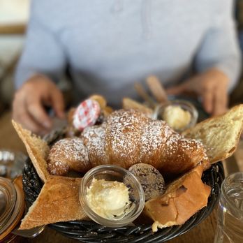 La Note - Bread basket - French Near Me - Berkeley, California