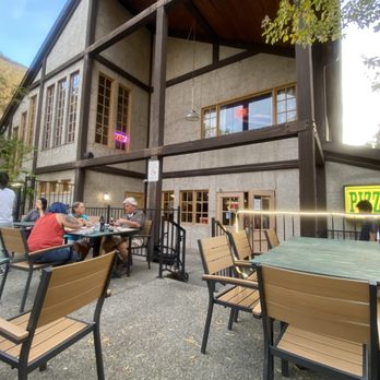 Yosemite View Lodge - restaurant/pizza place - Resorts Near Me - El Portal, California