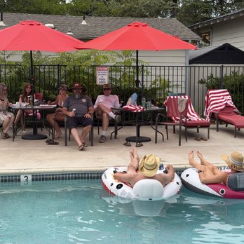 Clear Lake - Chill'n by the pool - Lakes Near Me Clear Lake - Chill'n by the pool - Lakes Near Me
