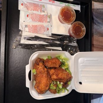 Noodle Exchange - Sweet and sour sauce, soy sauce and 6pc wing flats - Chinese Near Me - Las Vegas, Nevada