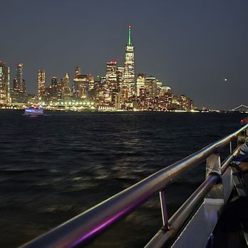 Circle Line Sightseeing Cruises - Boat Tours Near Me - New York, New York
