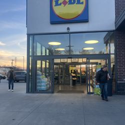 Lidl - Entrance