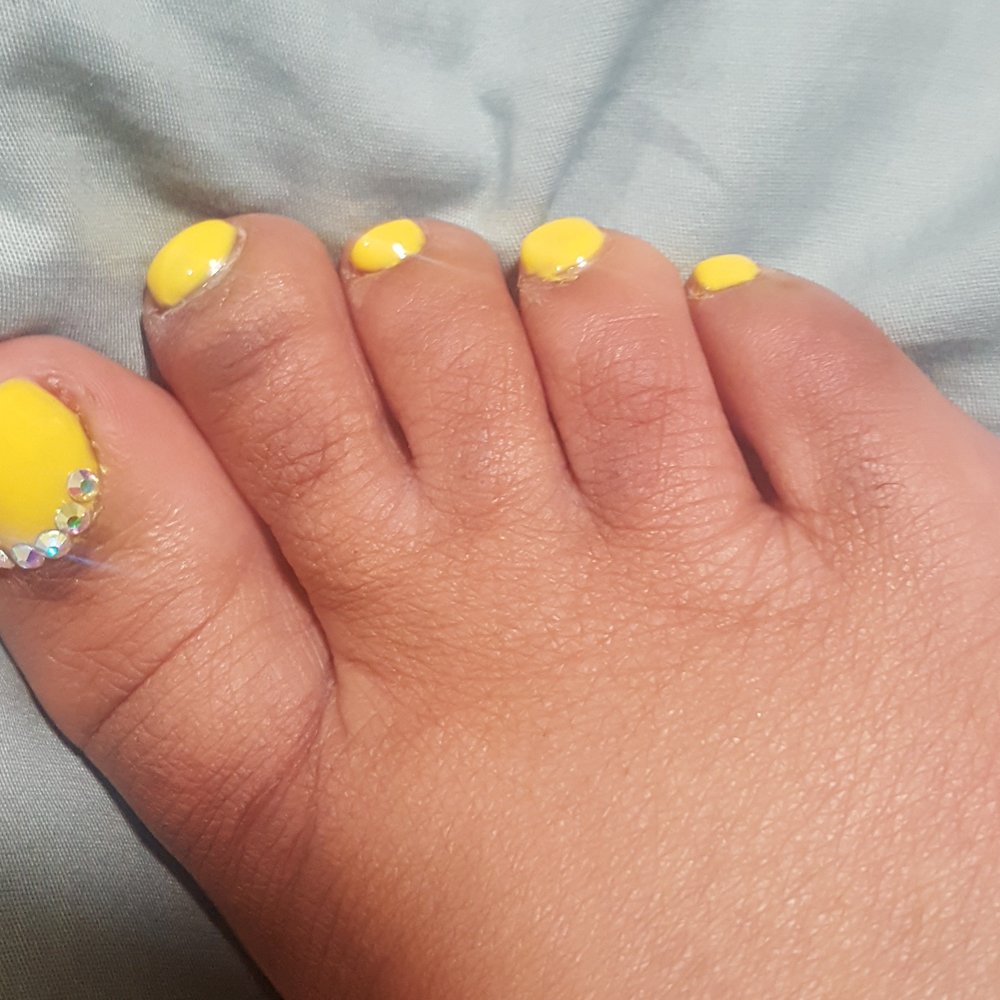 Ann & Amy's Nails - Yellow gel paint with crystal jewels - Nail Salons Near Me - Oakland, California Ann & Amy's Nails - Yellow gel paint with crystal jewels - Nail Salons Near Me - Oakland, California