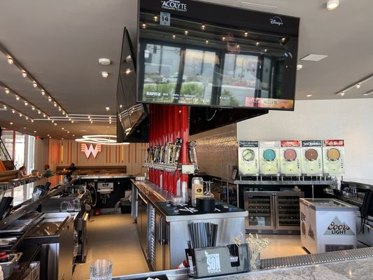 Parry's Pizzeria & Taphouse by null