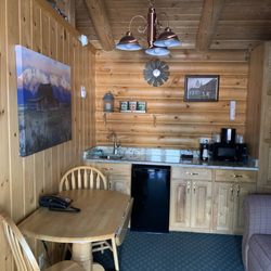 Cabin Creek Inn