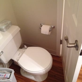 Oak Creek - Tiny bathroom with tiny toilet (1 bathroom apartment) - Apartments Near Me - Santa Rosa, California Oak Creek - Tiny bathroom with tiny toilet (1 bathroom apartment) - Apartments Near Me - Santa Rosa, California