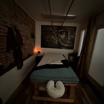 Silk Thai Therapy - Massage room. - Massage Therapy Near Me - Denver, Colorado Silk Thai Therapy - Massage room. - Massage Therapy Near Me - Denver, Colorado