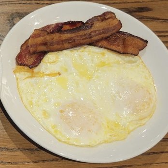 Another Broken Egg Cafe - Breakfast & Brunch Near Me - Clearwater Beach, Florida