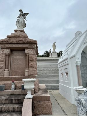 St. Louis Cemetery No. 3 by null