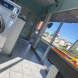 Huntington Coin Laundry - Laundromat