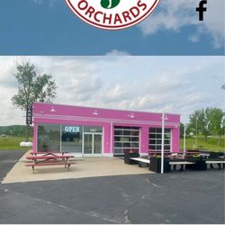 J Pink Donuts - Store