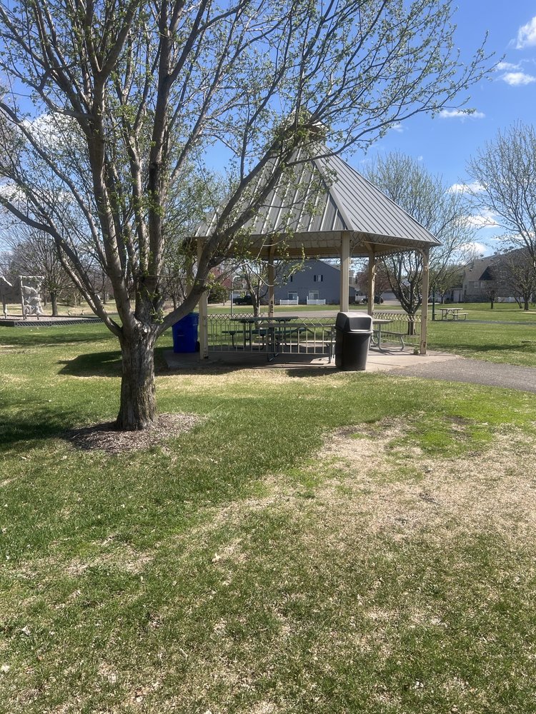 Deacon’s Park Logo