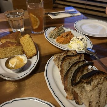 Fete - New American Near Me - Honolulu, Hawaii