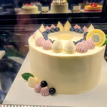 Paris Baguette - Blueberry chiffon cake @ Paris Baguette - Bakeries Near Me - Temecula, California
