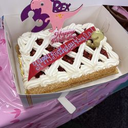 Nadler's Bakery & Deli - Strawberry cake