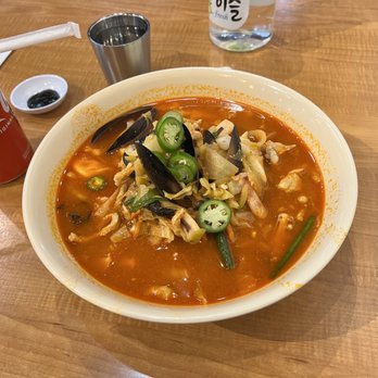 Paik's Noodle - Spicy noodle with clams, seafood etc. - Korean Near Me - Glenview, Illinois Paik's Noodle - Spicy noodle with clams, seafood etc. - Korean Near Me - Glenview, Illinois
