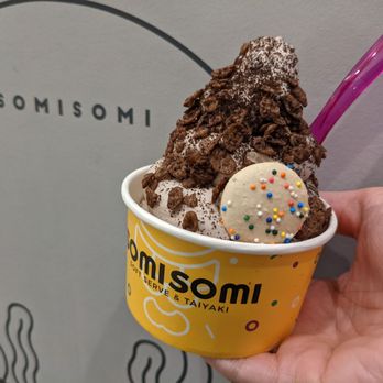 Somisomi - Cookies and cream with coco pebbles, oreo crumbs and a macaron - Ice Cream & Frozen Yogurt Near Me - Pleasanton, California