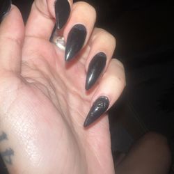 Bella Nail Bar - Look at that janky bubbling up?? Like what is that