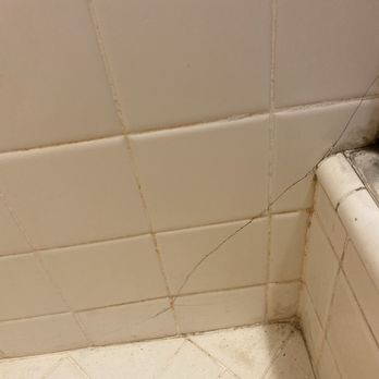 Aloha Tub & Tile - Before - Refinishing Services Near Me - Honolulu, Hawaii