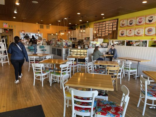 Courageous ELMHURST by null