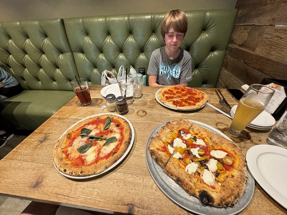 BAKER’S CRUST LANDSTOWN COMMONS Updated October 2024 322 Photos