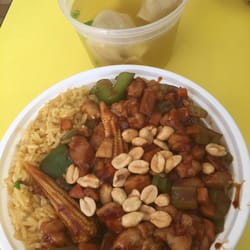 Great Taste Chinese Food - Kung pao chicken and wonton soup lunch special
