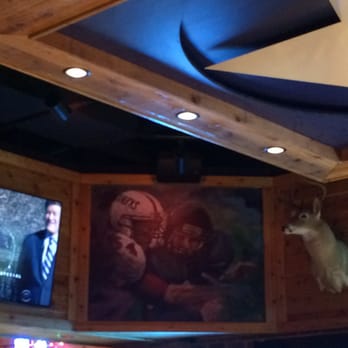 Texas Roadhouse - Flat screened tvs all around - Steakhouses Near Me - North Plainfield, New Jersey