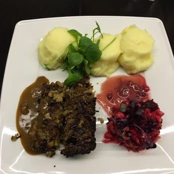 Mariposa - Walnussbraten mit Kartoffelpüree und Rohkost - Vegan Near Me - Nuremberg, BY
