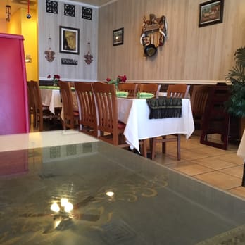 Thai Taste Cusine - Really cute look on the inside with fresh flowers - Thai Near Me - Marietta, Georgia