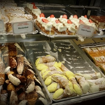Alati-Caserta - Canmoli with ricotta filling of different flavours. But the best sellers are the basic ricotta filling. - Bakeries Near Me - Montreal, Quebec