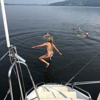 Honu Sailing Charters - Swim in the Hudson River - Boat Charters Near Me - Catskill, New York